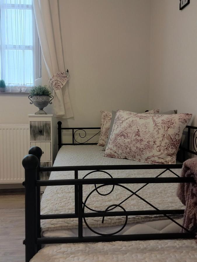 Ezuest Boroka Apartman Erlau Exterior foto
